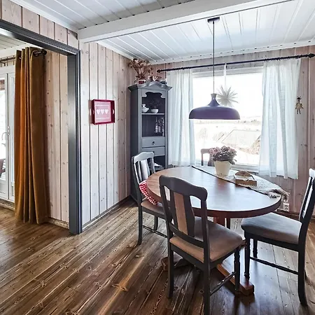 Gorgeous In With Kitchen Holiday home